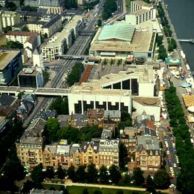 Das Rathaus aus der Luft