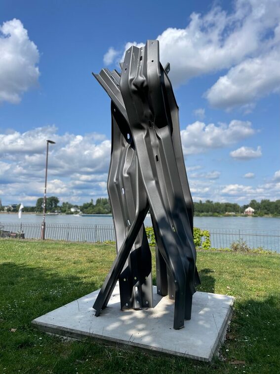 "Vertical Highways" von Bettina Pousttchi