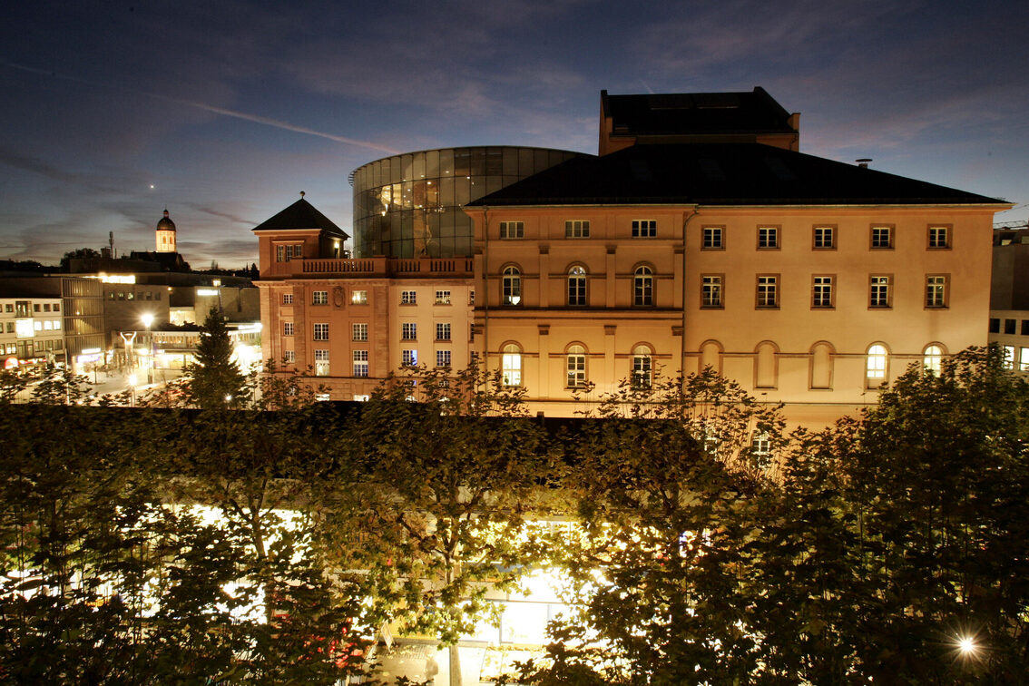 Staatstheater bei Nacht