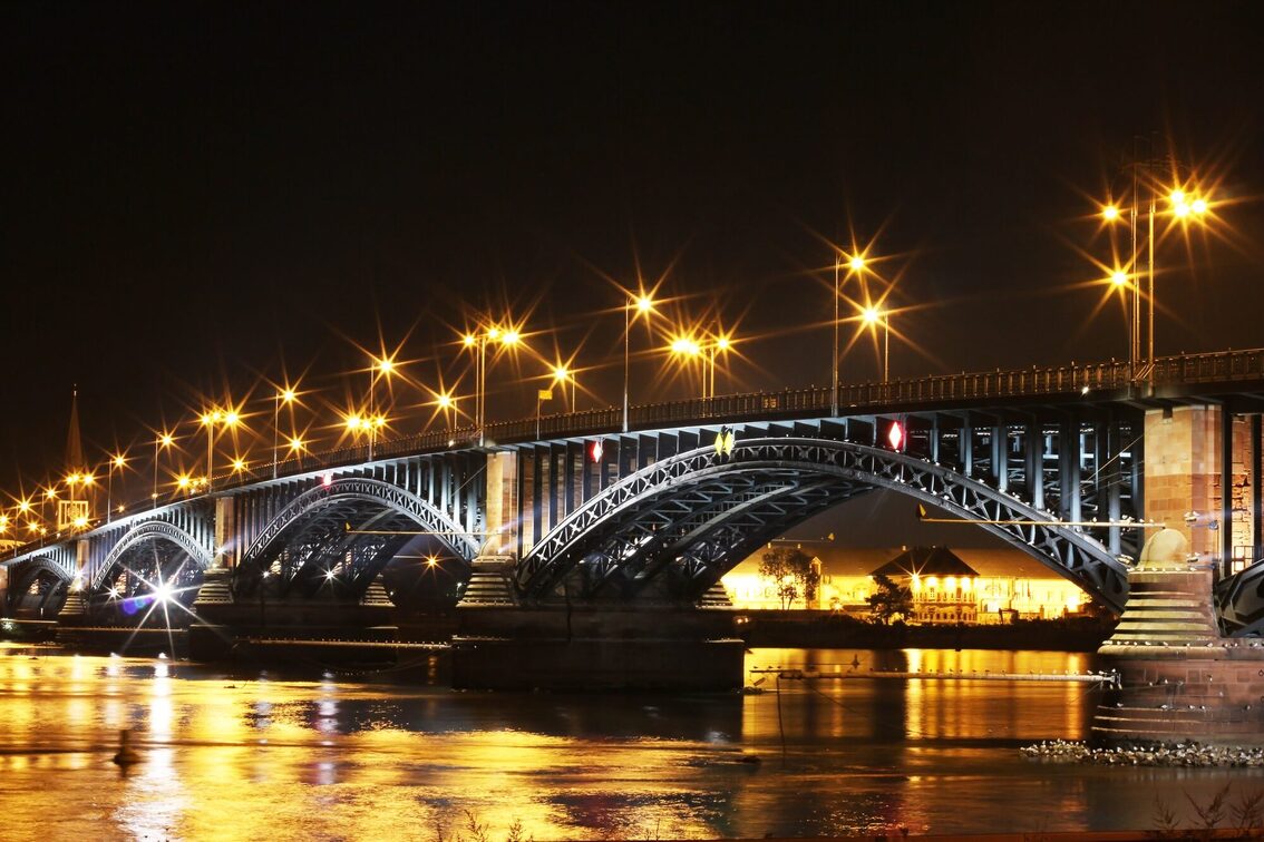 Theodor Heuss Bridge at night