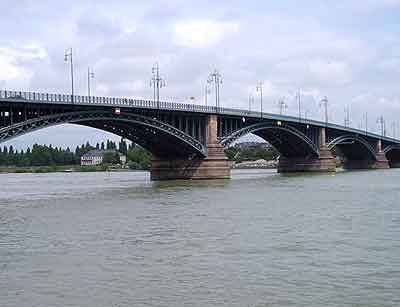 The Theodor Heuss Bridge