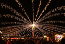 Unter dem funkelnden Lichterhimmel kommt Weihnachtsstimmung auf. Überzeugen Sie sich selbst!