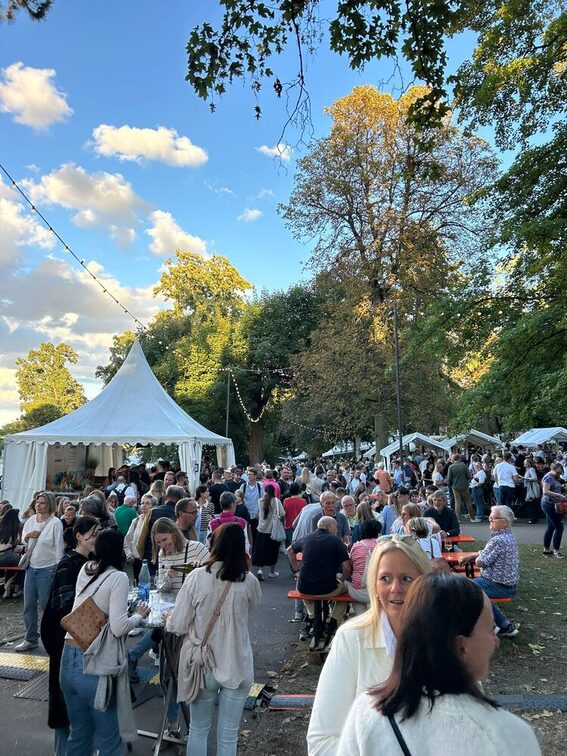 Weinmarkt im Volkspark