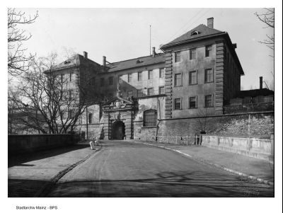 You can see the entrance to the commandant's building of the citadel around 1931.
