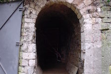 Bildergalerie Zitadelle Eingang zum unterirdischen Teil der Zitadelle Ein Publikumsmagnet sind die unterirdischen Gänge ...