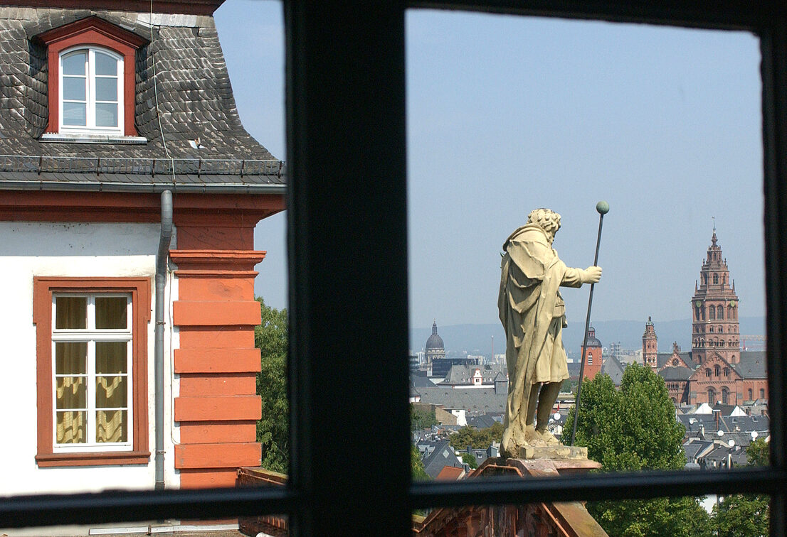 View from the citadel over the main portal to the cathedral and the old town
