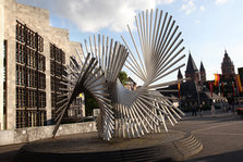 Town hall at Jockel-Fuchs-Platz, Dom in the background