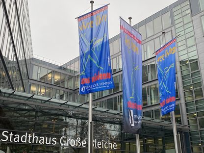 Flaggen vor dem Stadthaus Große Bleiche