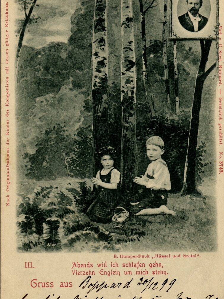 Postkarte im Hochformat mit dem Motiv Hänsel und Gretel im Wald, Abb. s/w