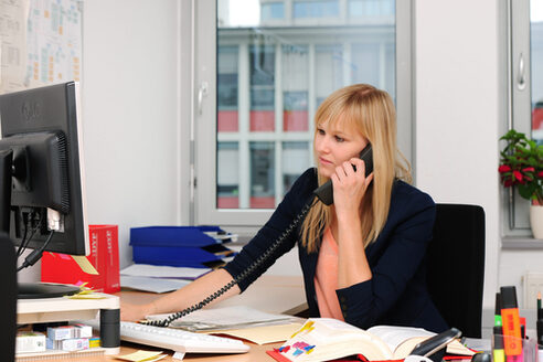 Mitarbeiterinnen in einem Büro im Stadthaus