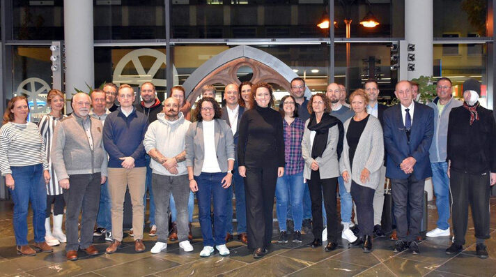 Gruppenfoto Beirat Bürgerbeteiligung mit OB Nino Haase