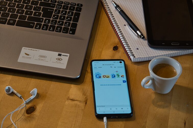 Posto di lavoro nell'ufficio di casa