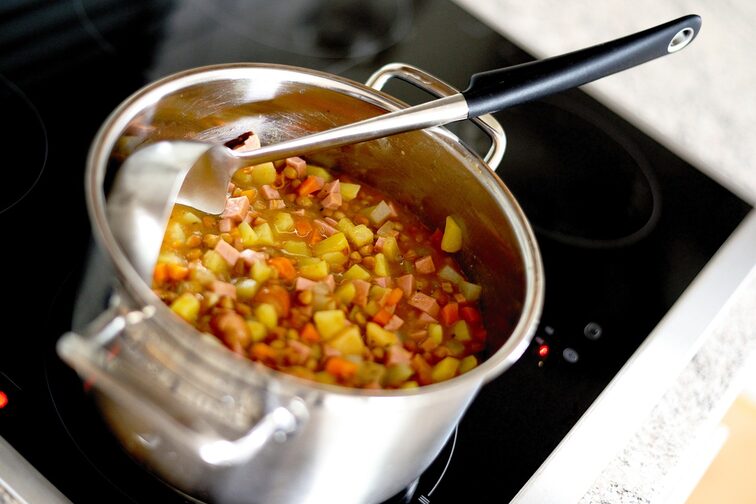 Garnek do gotowania na płycie szklano-ceramicznej