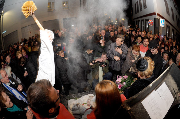 End of Fastnacht in old town of Mainz.