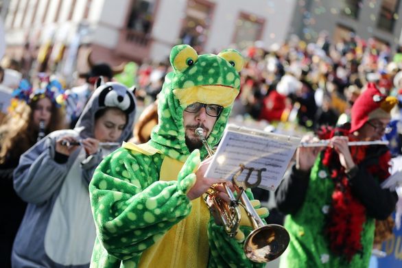 Guggemusiker beim Rosenmontagszug