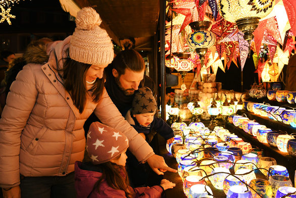 An den Ständen des Mainzer Weihnachtsmarktes gibt es viel zu entdecken.