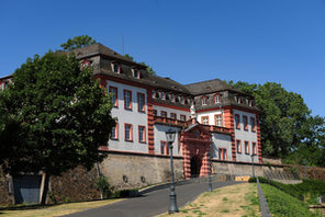 Die Mainzer Zitadelle auf dem Jakobsberg, von der Zufahrt aus gesehen. © Landeshauptstadt Mainz