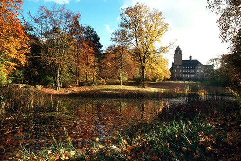 Schloß Waldthausen im Lennebergwald