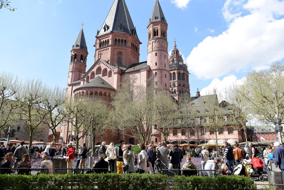 Marktfrühstück vor dem Mainzer Dom