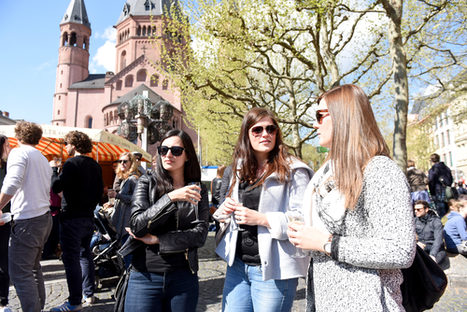 View from the Mainz winegrowers' stand at the Mainz Wine Breakfast