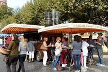 Caféwagen auf dem Wochenmarkt