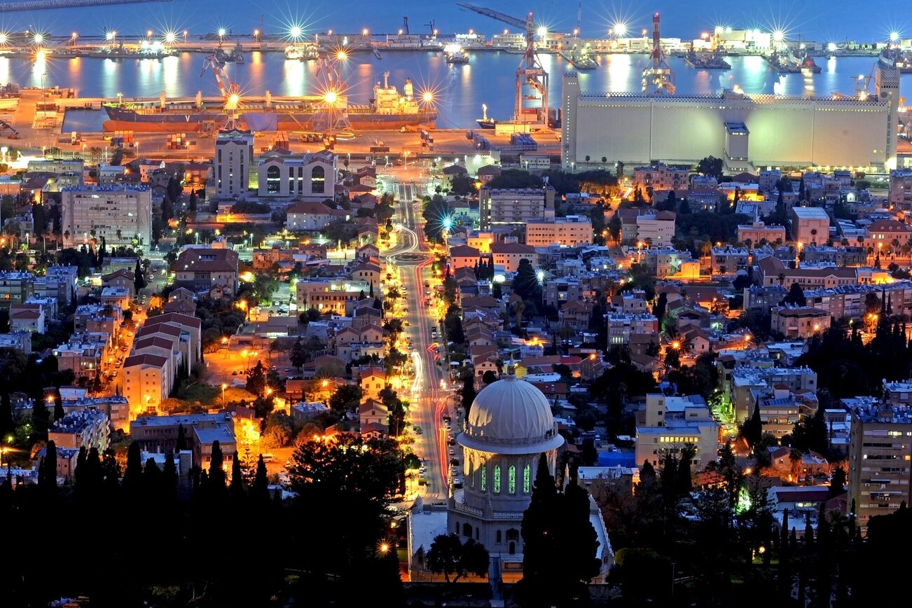 حيفا، مشهد من جبل الكرمل إلى جادة بن غوريون والميناء