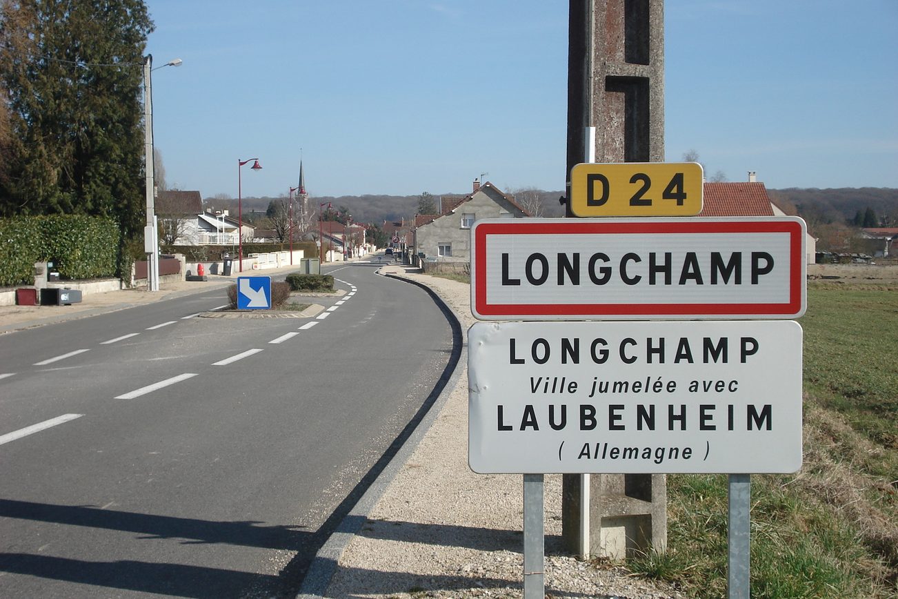 Ortsschild Longchamp