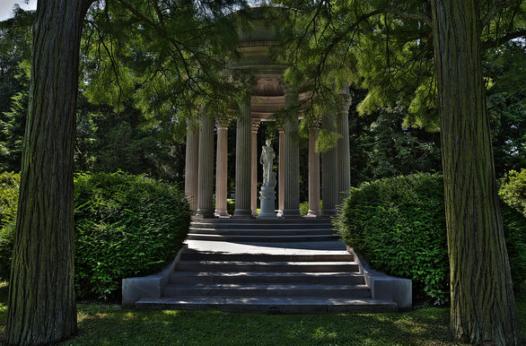 Pavillon im Grünen