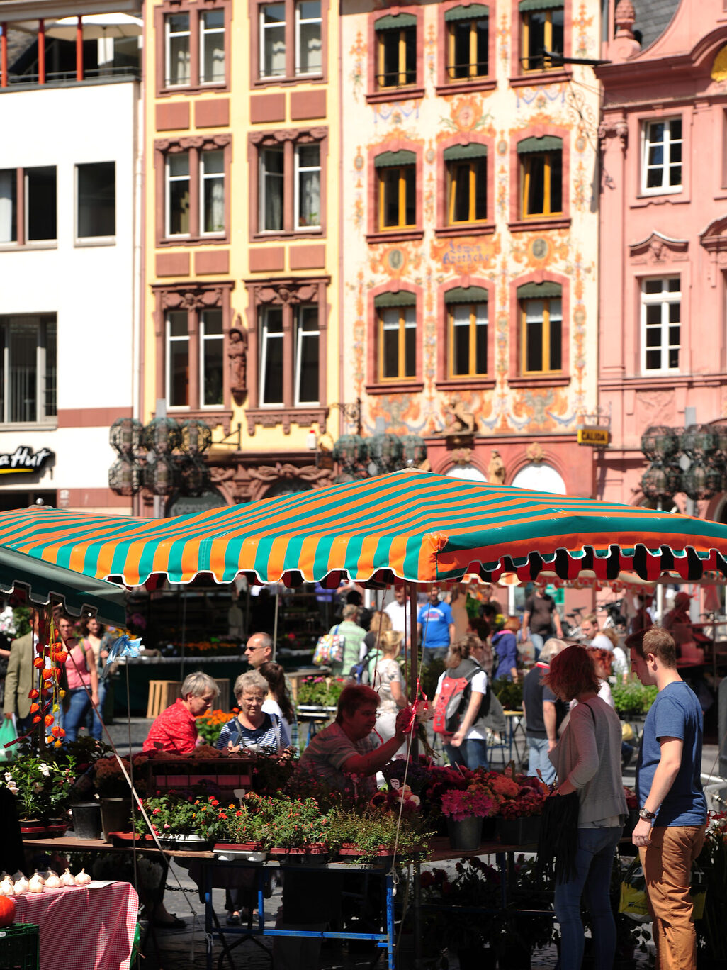 Weekly market on the cathedral square