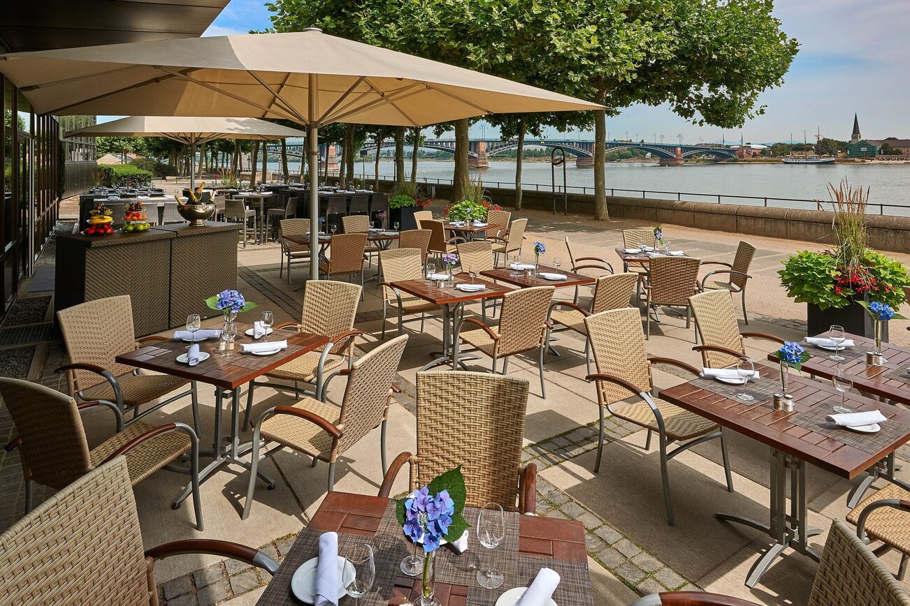 Summer terrace of the Hilton Mainz
