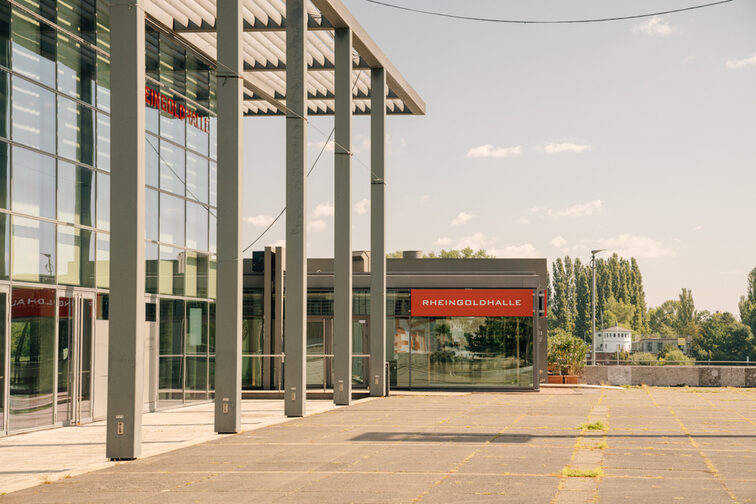 Die Rheingoldhalle - Außenansicht.