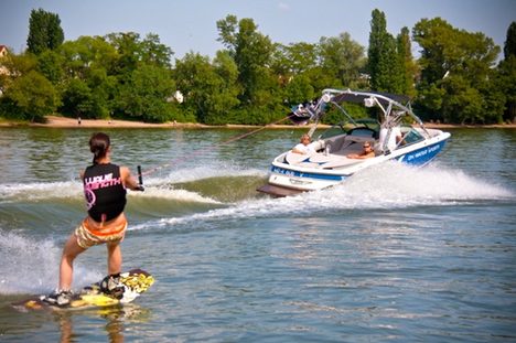 Wasserski auf dem Rhein