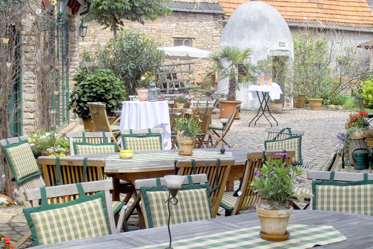 Innenhof der Weinstube Kleines Rheinhessen