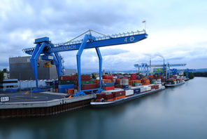 Containerhafen © Carsten Costard