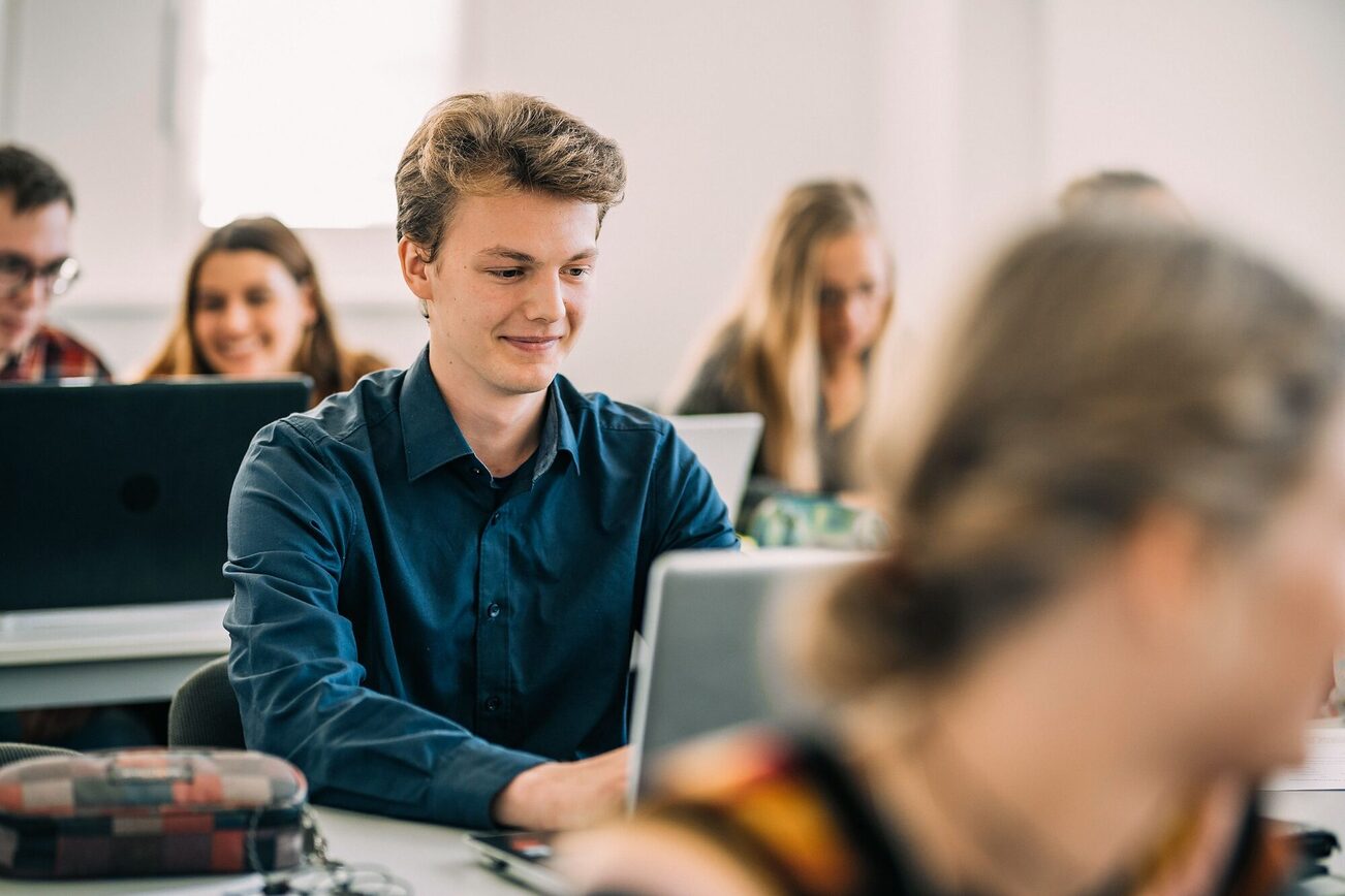 Studierender am Arbeiten.