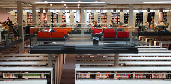 Bibliothek im Georg Forster-Gebäude auf dem Gutenberg-Campus