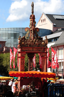 The Market Fountain between the stands of the weekly market