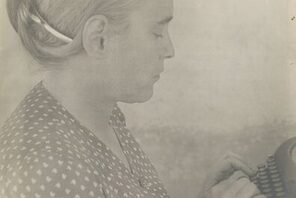 Anna Seghers mit Schreibmaschine © Albrecht Viktor Blum
