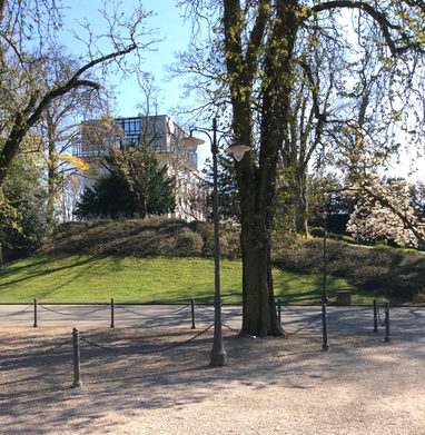 Eiskellerhügel im Kurpark von Wiesbaden.