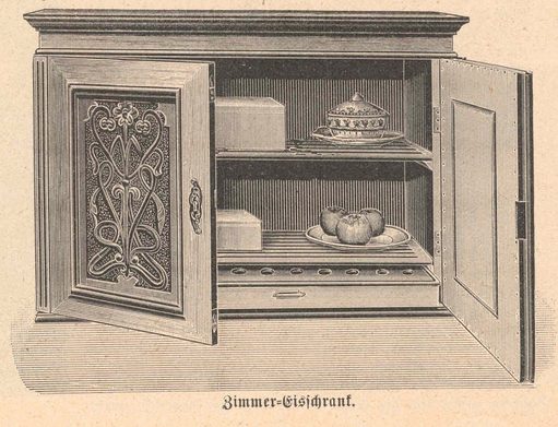 Der „Zimmer-Eisschrank“ der Firma Gebauer & Albrecht in Berlin von 1904 war ein dekoratives Möbelstück. Der Nutzen bestand darin, Speisen nicht mehr aus der „vom Esszimmer weit entfernten Speisekammer tragen zu müssen“. Das Eisreservoir befand sich - kühltechnisch ungünstig - unten im Schubfach.
