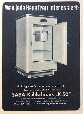 Saba startet 1950 mit dem Modell K50, einem Absorber, der nach dem Prinzip der Electrolux-Geräte funktionierte. Der Hersteller von Rundfunkgeräten zog sich 1957 wieder aus dem Kühlgerätegeschäft zurück.