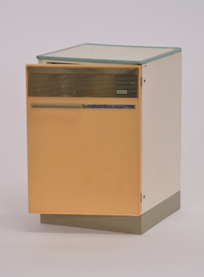 Miniaturkühlschrank AEG-Santo, um 1962, 22 cm hoch, Kunststoff, Metall.