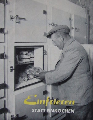 Gefrieranlage von Frigidaire in Delkenheim, 1958. Der Bau solcher Anlagen war Voraussetzung für den Absatz von Tiefkühlprodukten.
