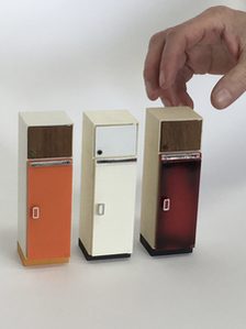 Drei Miniaturkühlschränke