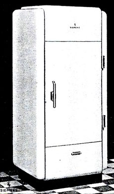 Kühlschrank der Firma Siemens-Schuckert, Berlin, 1939: Der T1 im neuen Design ist der erste von Siemens in großer Stückzahl produzierte Kompressorkühlschrank.