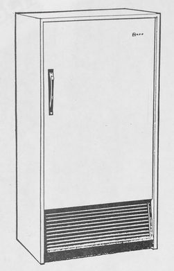 Kühlschrank der Firma Neff, Bretten, um 1958: Die Tür ist jetzt flach und nicht mehr gewölbt. Ihre Fläche wurde durch das Verkleben mit dem Isoliermaterial stabilisiert. Entwurf von Armin Bohnet. Er war Student der HfG Ulm.