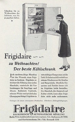 „Schenken Sie zu Weihnachten das Schönste, was Sie je gegeben haben“, empfahl Frigidaire im Jahre 1927. Der Umgang mit dem Geschenk oblag dem Dienstpersonal.