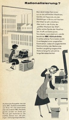 Die BBC-Werbung von 1956 (Ausschnitt) vergleicht Büroarbeit mit Hausarbeit. Rationalisierung in der beruflichen Arbeitswelt soll auch im Küchenalltag gelten.