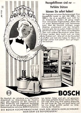 Die Bosch-Werbung von 1955 errechnet den finanziellen Vorteil von Küchenmaschinen gegenüber Hausangestellten. Der im Bild gezeigte Kühlschrank kostet 1.170,- DM.