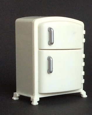 Minikühlschrank, Sylvanian Family, China, Kunststoff, 1988, 8 cm.